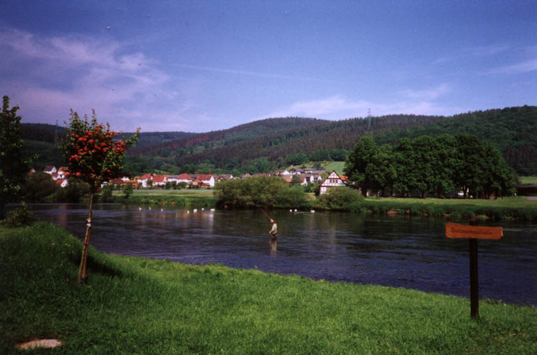 Blick auf Mecklar von der Anlegestelle